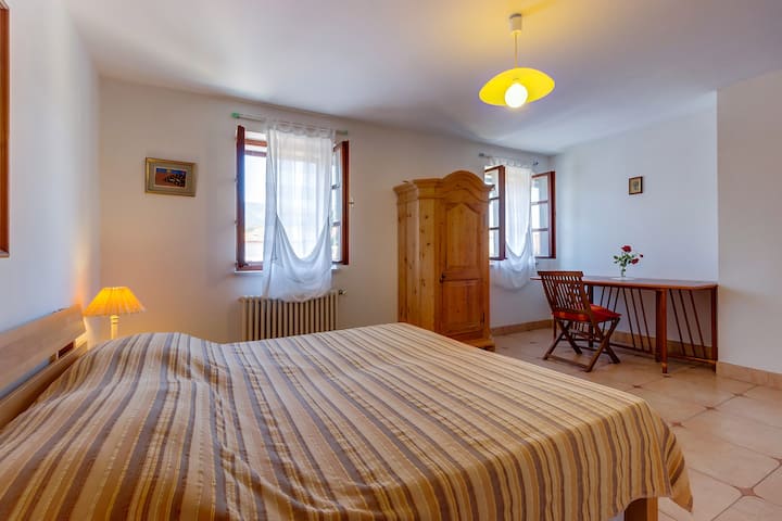 საძინებელი 4