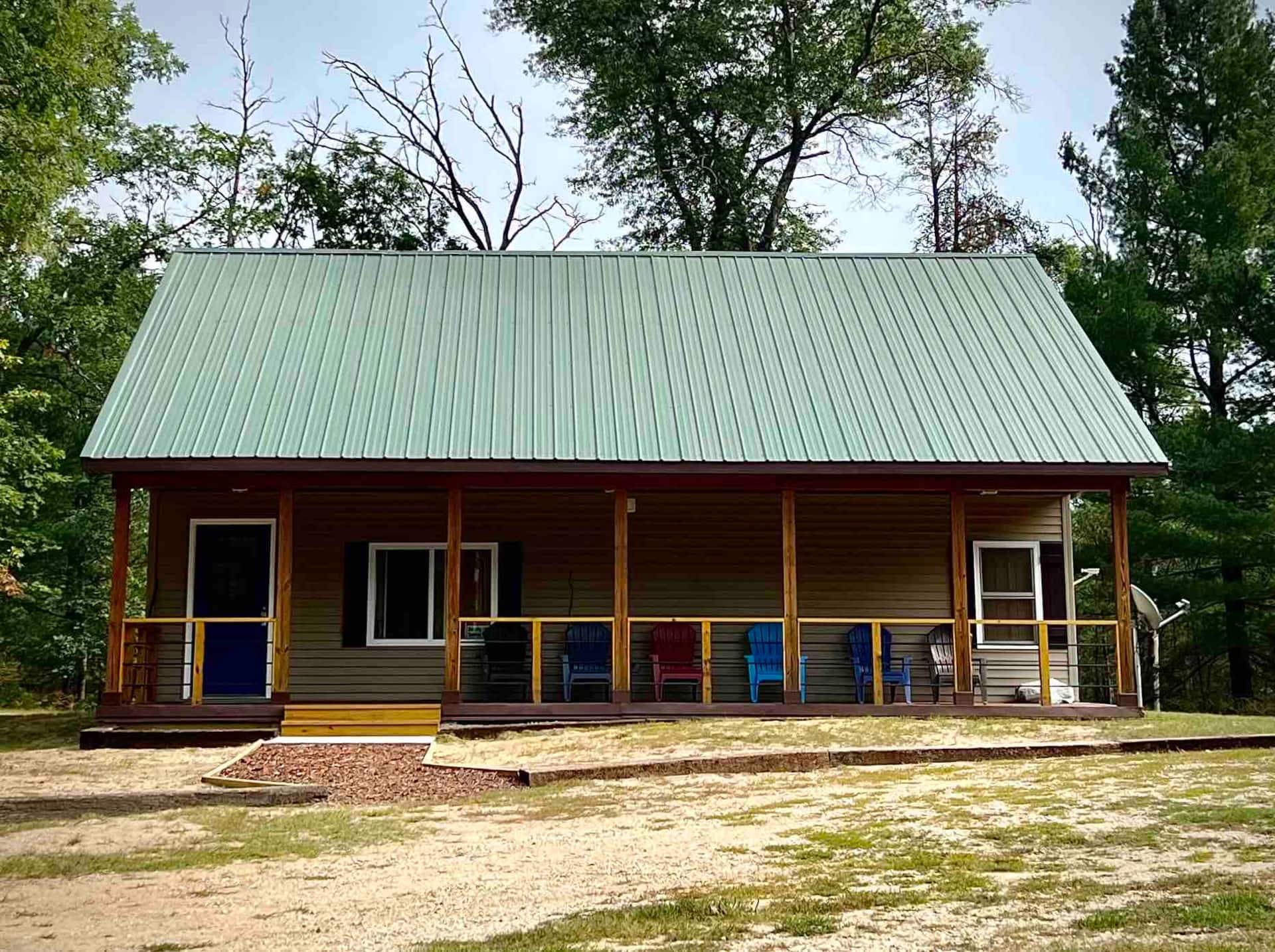 Prachtige nieuwe CABIN DICHT BIJ WOLF LAKE, CLUB 37 & TRAILHEAD