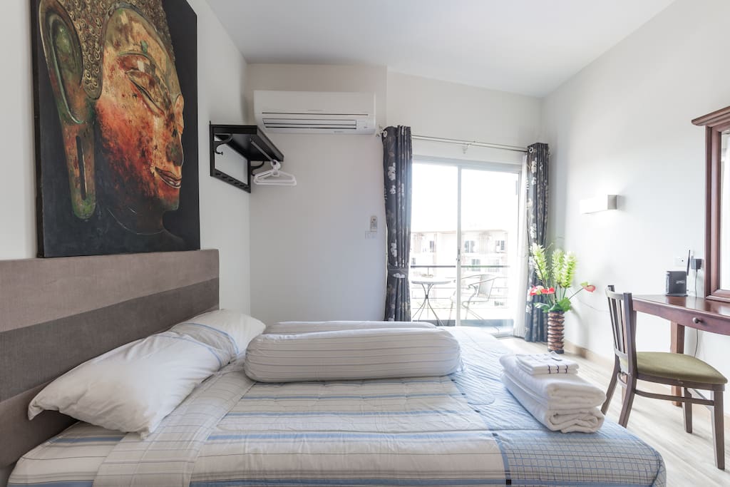 4th floor unit with high ceilings