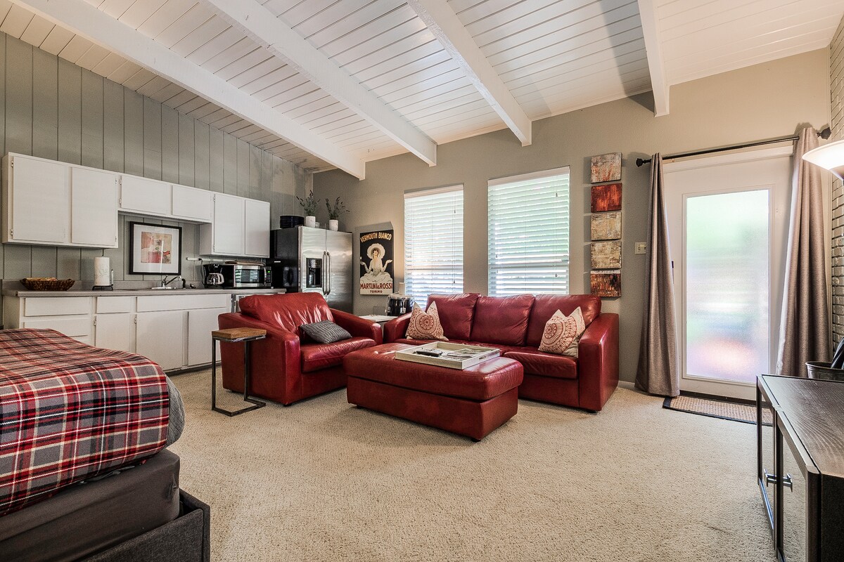 Top performing Airbnb: Cozy Guest Home/UTSW/Market Center/Uptown in Elm Thicket