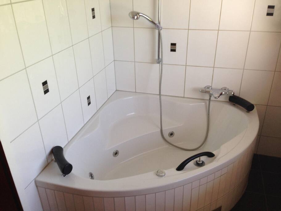 Badezimmer Ansicht 1