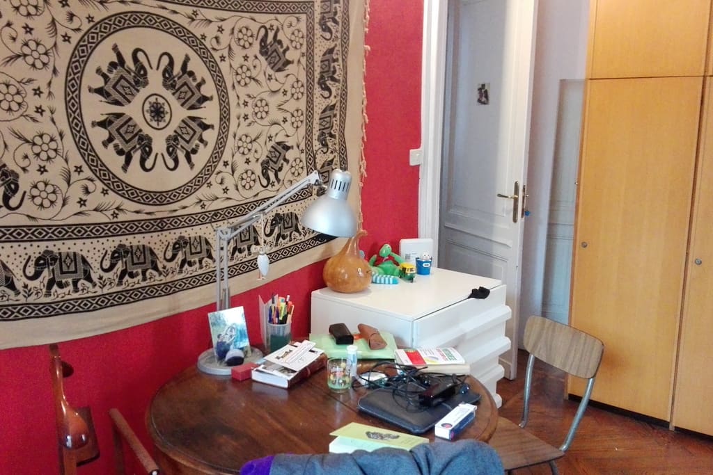 Desk and drawers in the room