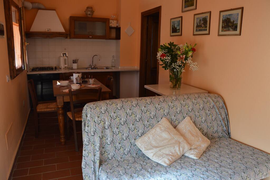 la nostra cucina, piccola ma ben arredata e completa di tutti i confort