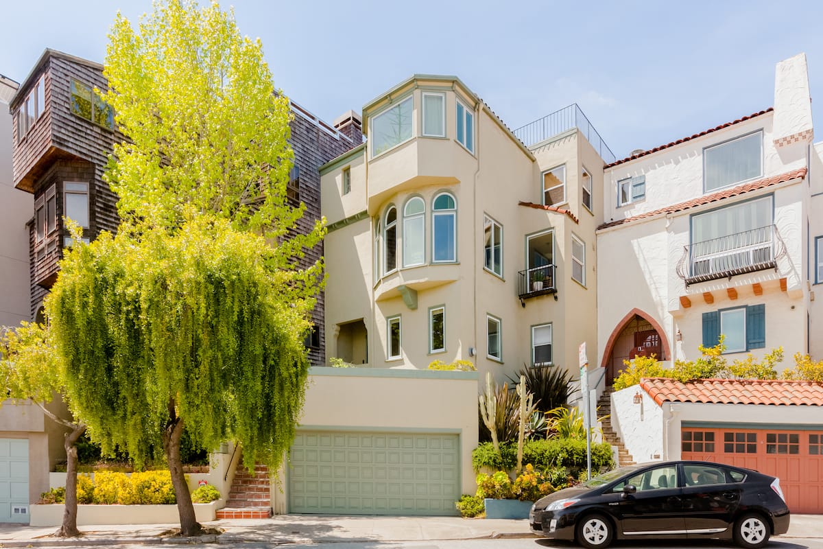 Private Suite with Private Entry in Geographic City Center