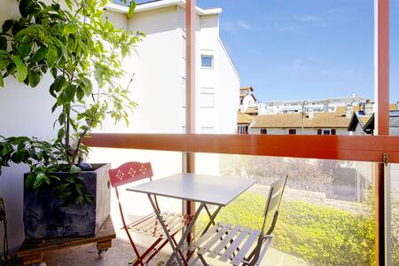 T2 Côte des Basques tout à pieds au calme.
Parking