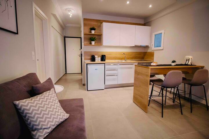 Eclectic Minimalist Apartment Steps From Center Apartments