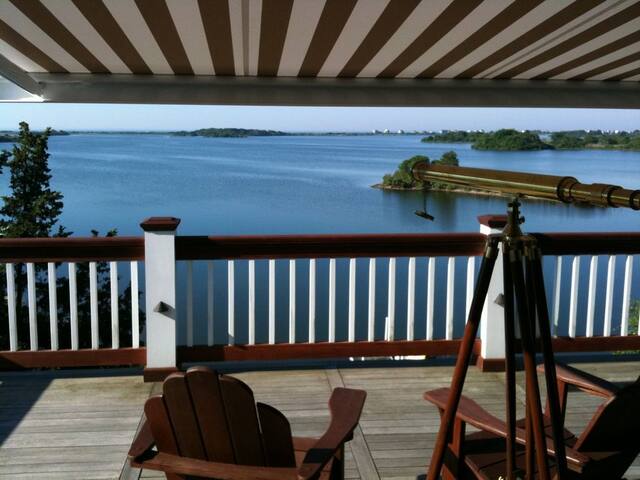 Waterfront Beach Cottage, Luxurious, Elegant Quiet gallery image 3