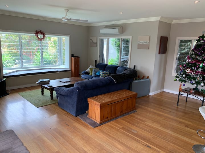 חלל מגורים קדמי למטה