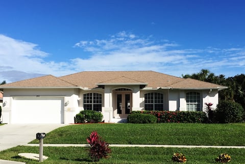 Successful Airbnb property: Marco Magic- one block to beach in Marco Island