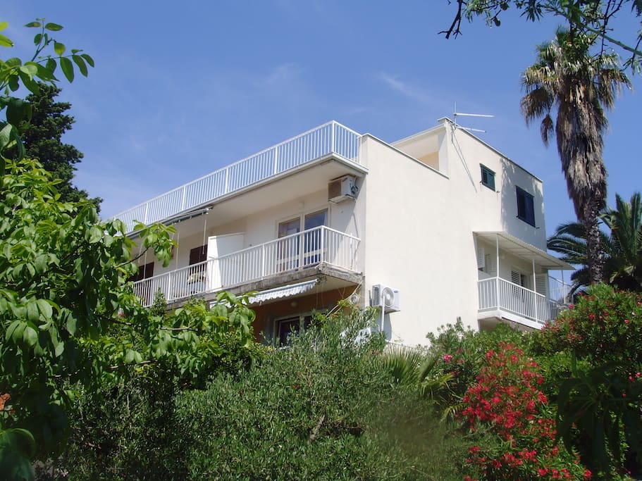 Apartment building showing the apartment in the corner