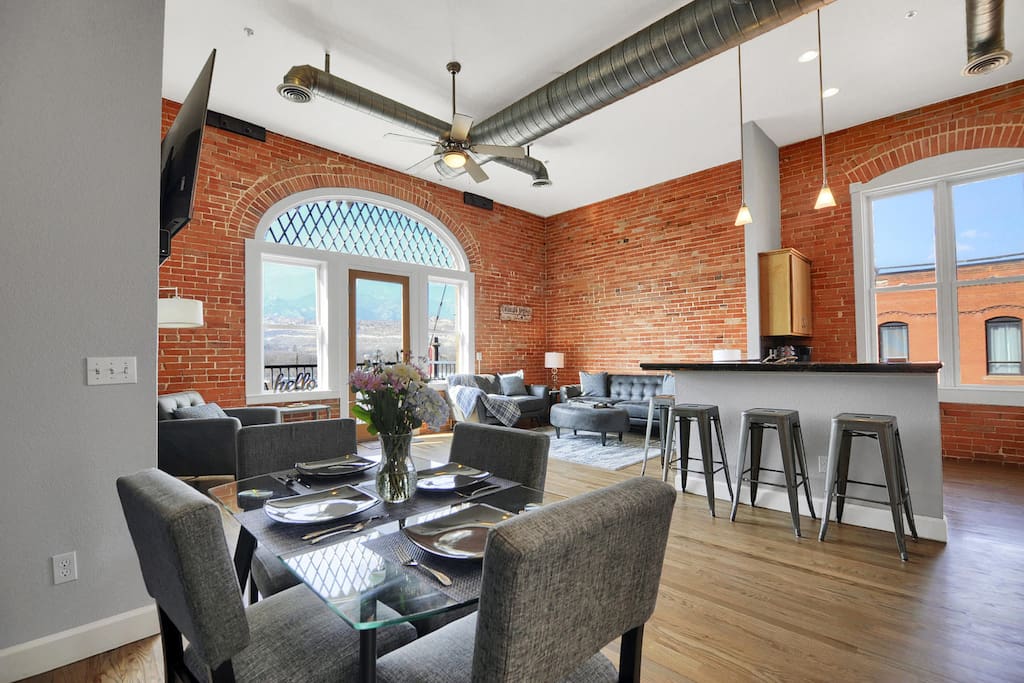 Huge, spacious living area. 12 foot ceilings.
