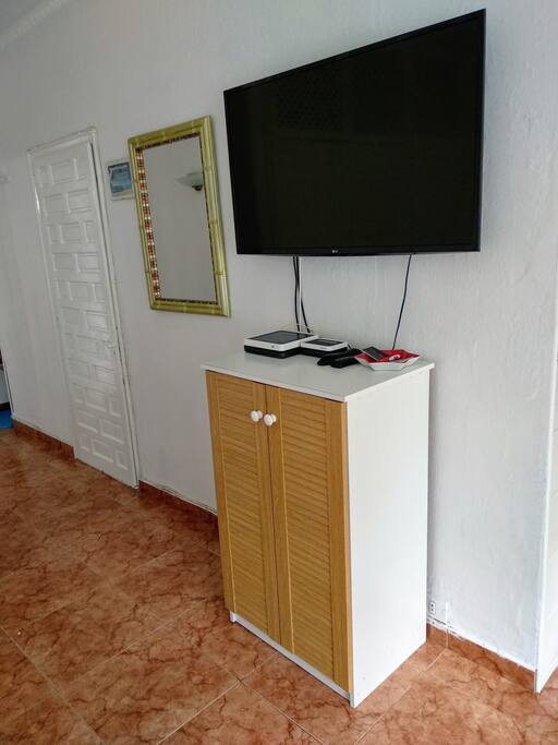 Flat TV, WIFI, Movistar TV