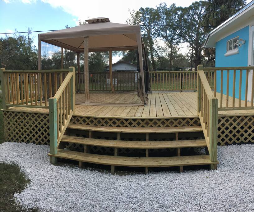 Deck stairs
