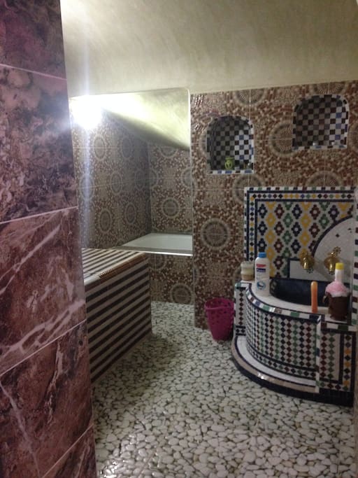 Salon Hammam et massages.