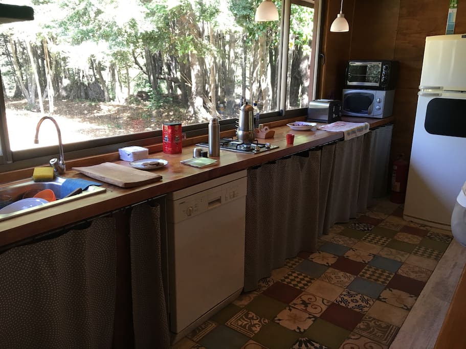 Cocina completa con todo lo necesario para 12 personas
