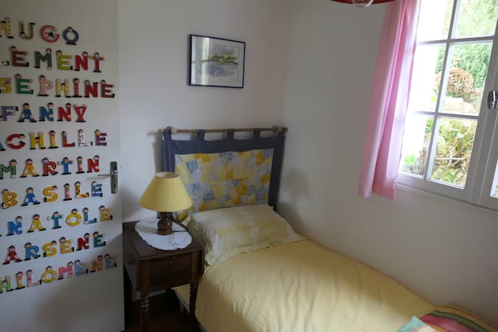 一楼单人卧室（床90 ）