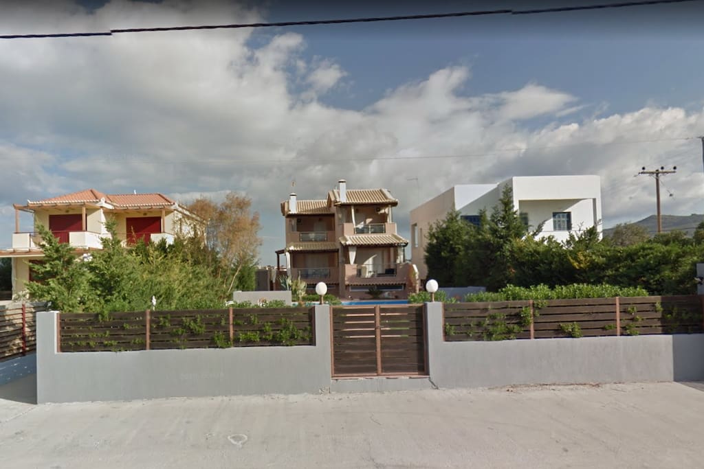 Outside view/Εξωτερική όψη