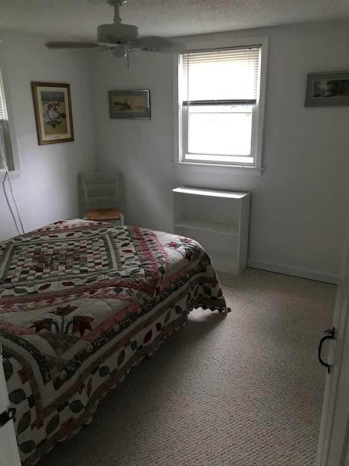 2号卧室配备全尺寸床