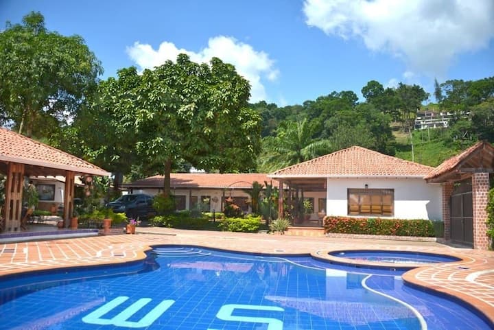 ¡ Disfruta De Esta Espectacular Villa Campestre - Villavicencio