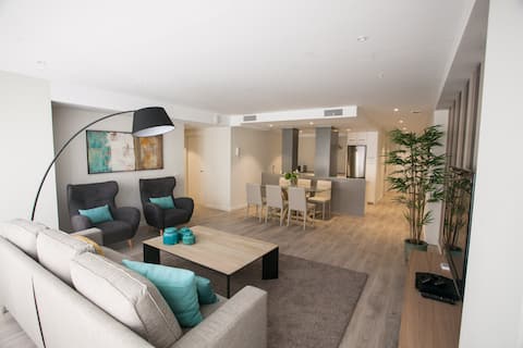 Successful Airbnb property: SALITRE PREMIUN APARTMENT 4 BEDROOMS (8PAX) 125m2 in Perchel Sur