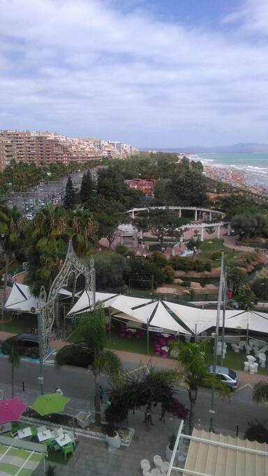 Vistas desde la terraza al jardín de Marina D'Or y a la avenida principal