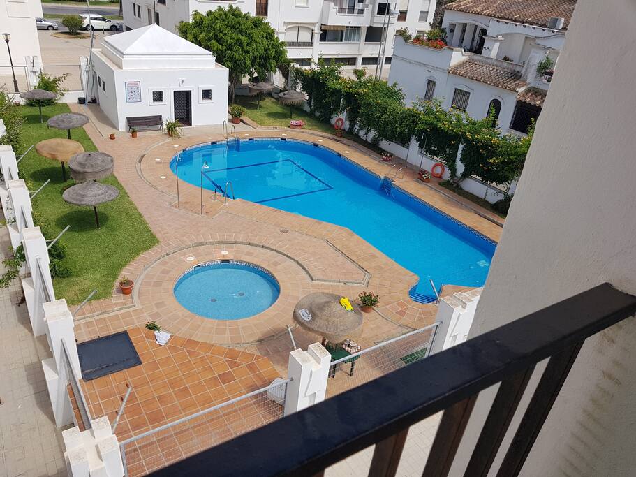Piscina 1 de agua con cloro y piscina infantil