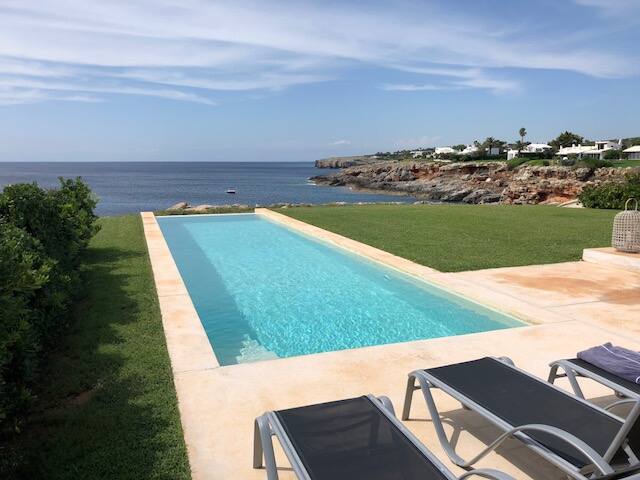 Villa Blanca primera línea de mar gallery image 4