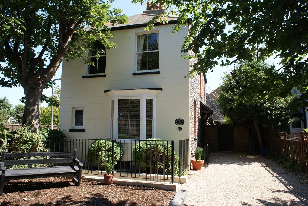Large Period Cottage in St Peters Houses for Rent in Broadstairs