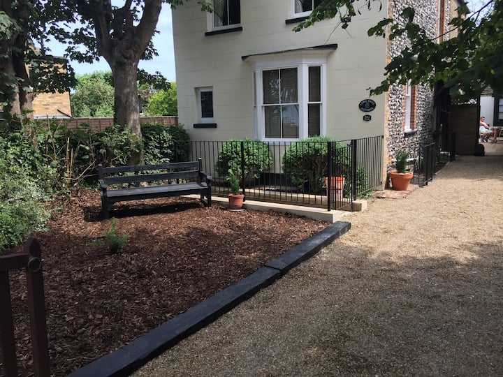 Large Period Cottage in St Peters Houses for Rent in Broadstairs