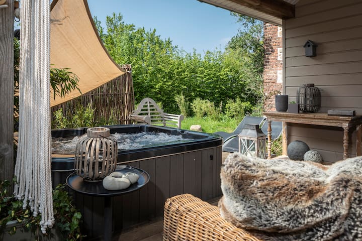 SUITE WITH JACUZZI AND SAUNA FOR 2