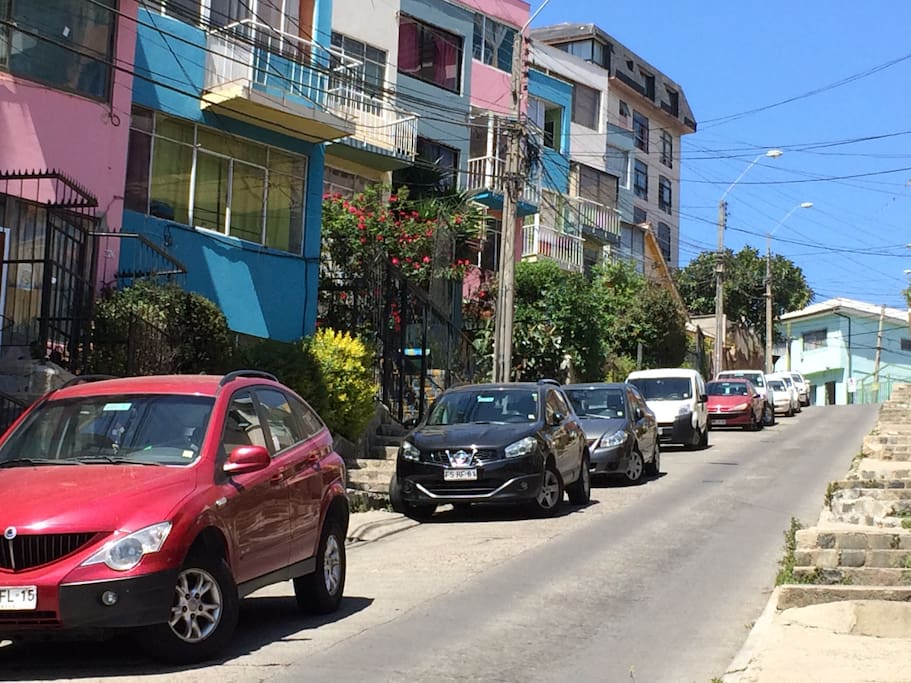 Atractivo y tranquilo barrio. Invita a conocer.