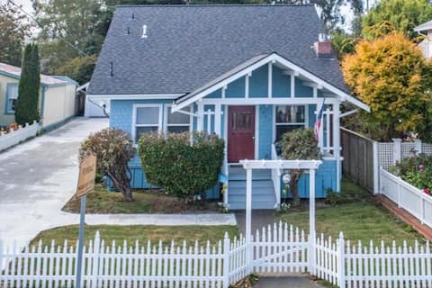 Craftsman on Main * Remodeled! * Walk to Village