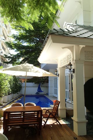 Luxury 3BR+ Pool Villa for 6-10, great location