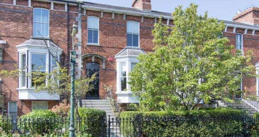 Victorian Fully Renovated 5 Bedroom House