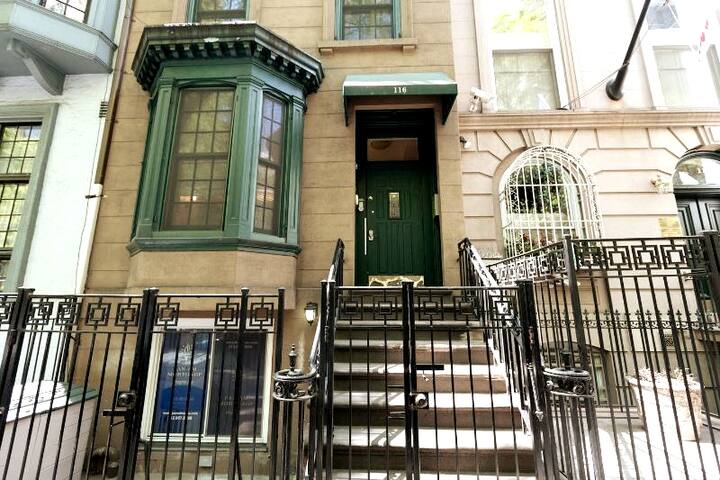 Midtown Manhattan Duplex gallery image 4