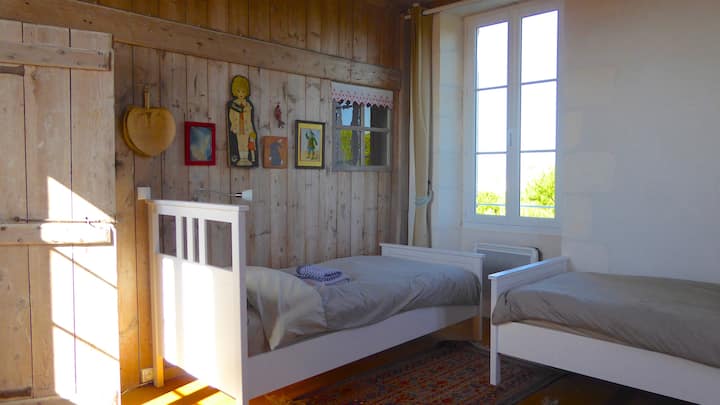 Chambre n°1 du 2e étage avec 2 lits d'1 personne 