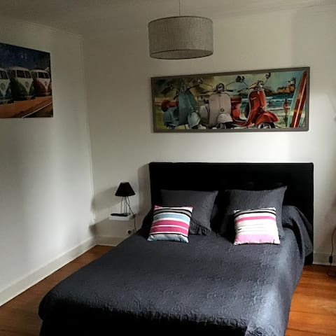 1 room calm close to all comodités
