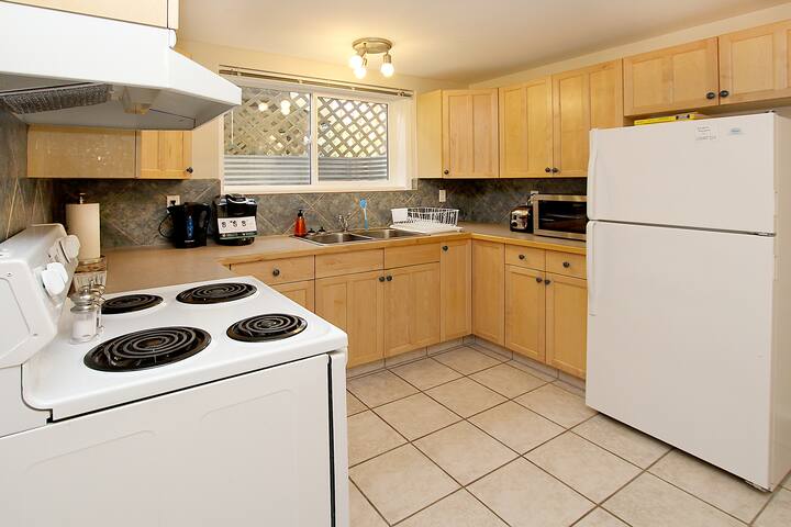 Private inner-city basement suite!