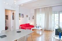 Stay at the heart of Athens (100m²)