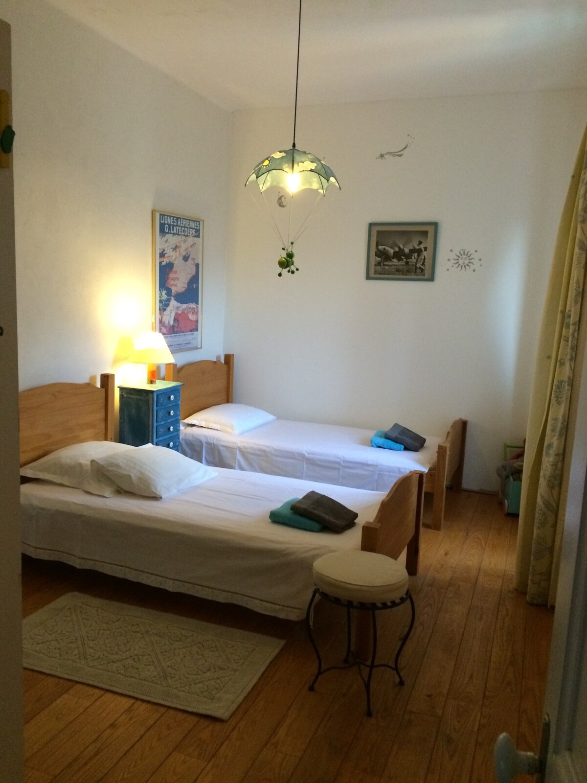 可欣赏山景的儿童房