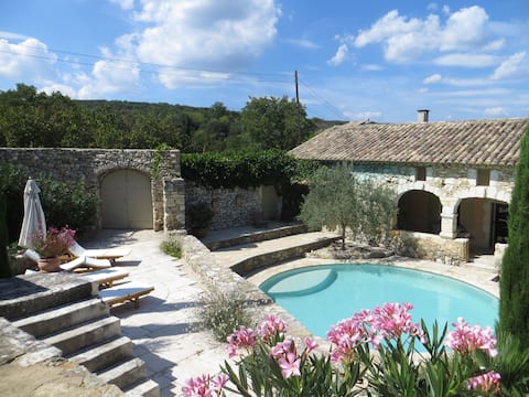 Charming gîte in an 17th century hamlet