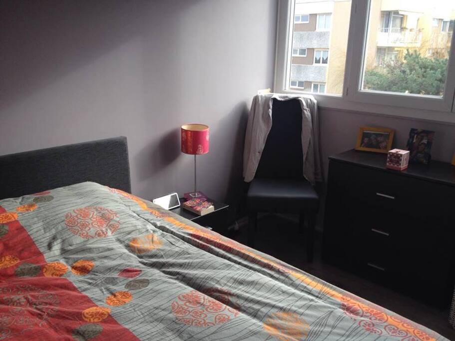 chambre de 14m2, petite commode