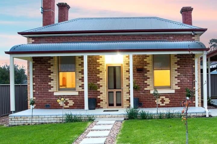 3BR Cottage Bendigo - free WIFI