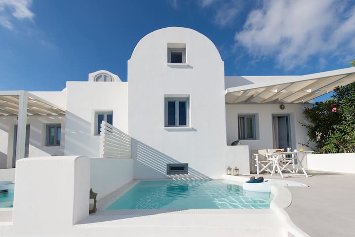 Apartment  for 2  - pool & sea view