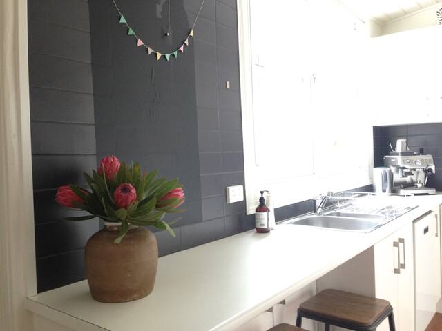 Perfectly Positioned Family Home gallery image 3