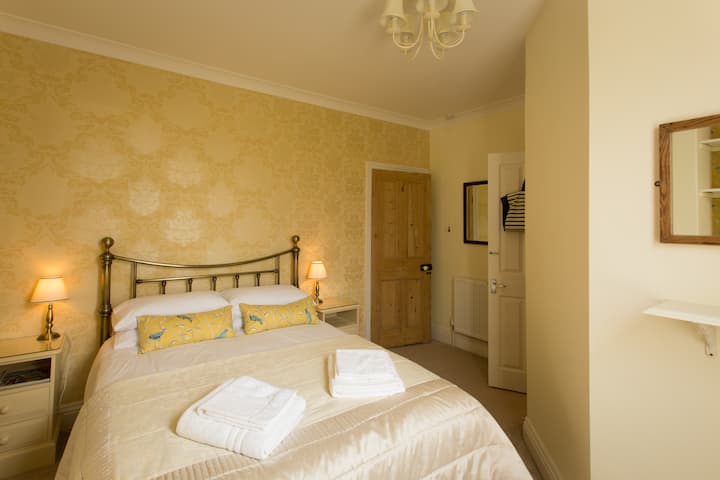 Chambre 2, salle de bains privative