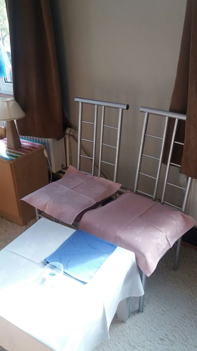 table et 2 chaises