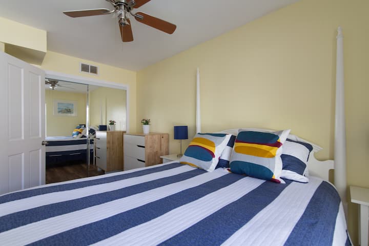 Dormitorio en el primer piso con baño adjunto