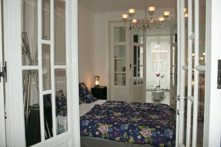 Renovated Apt, close to metro