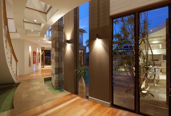 Lux & Lifestyle Noosa Waters gallery image 4